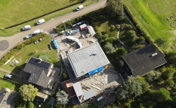 Ruwbouw grote duinwoning en gastenverblijf in souterrain