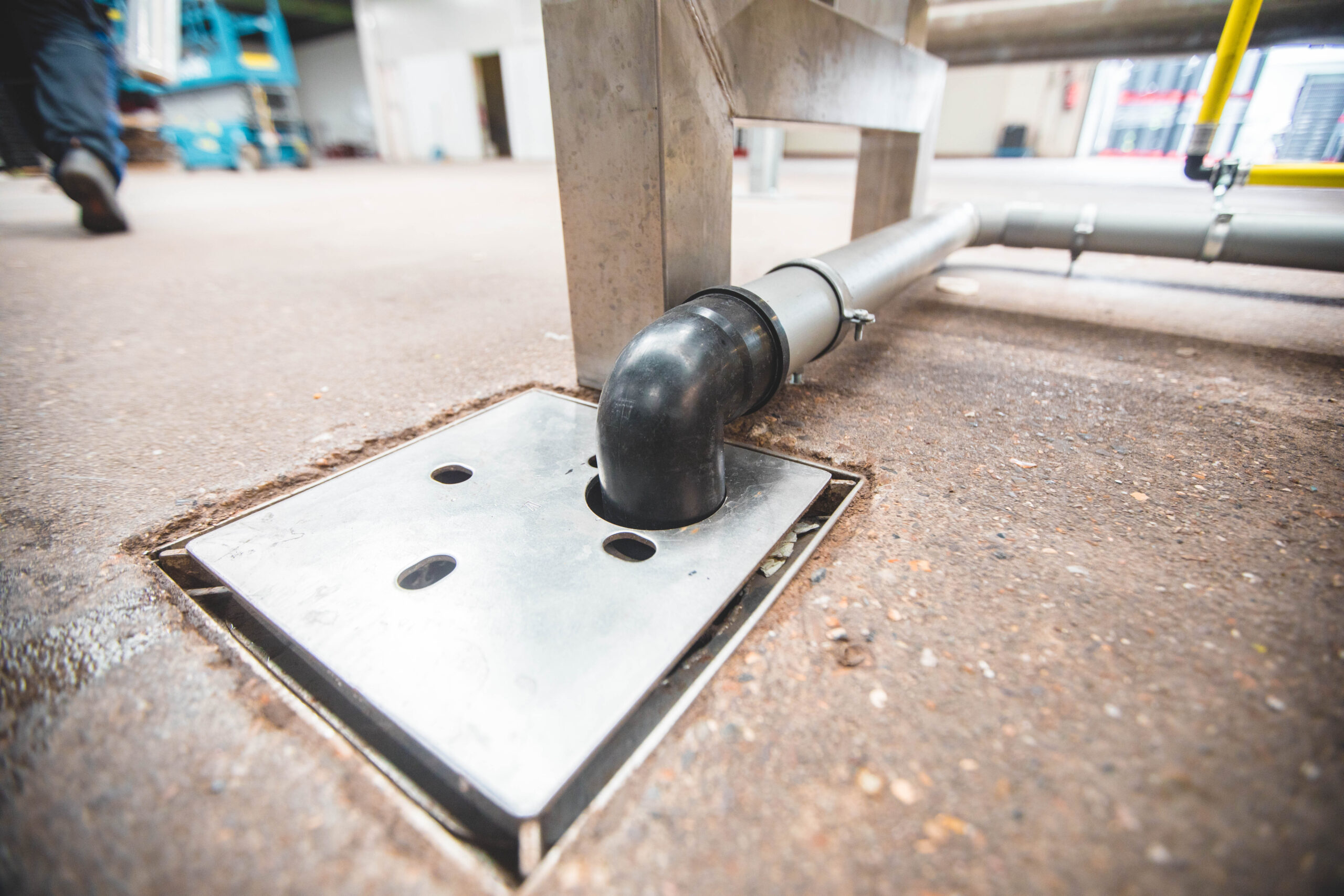 slimme en veilige oplossing riolering onder fabriekslijn